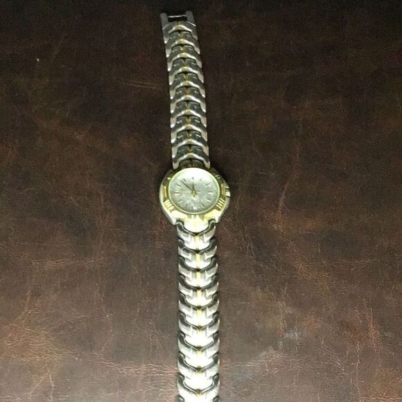 Vintage watch by pulsar needs battery - Picture 1 of 3